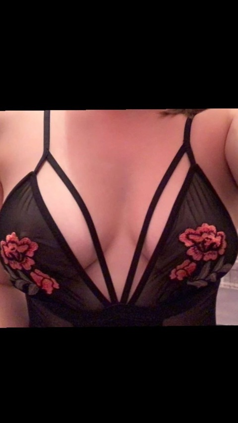 rose789 OnlyFans - Free Access to 32 Videos & 49 Photos Onlyfans Free Access