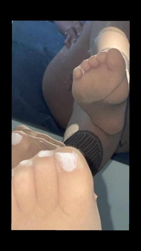 sarahlovefeetz OnlyFans - Free Access to 32 Videos & 49 Photos Onlyfans Free Access