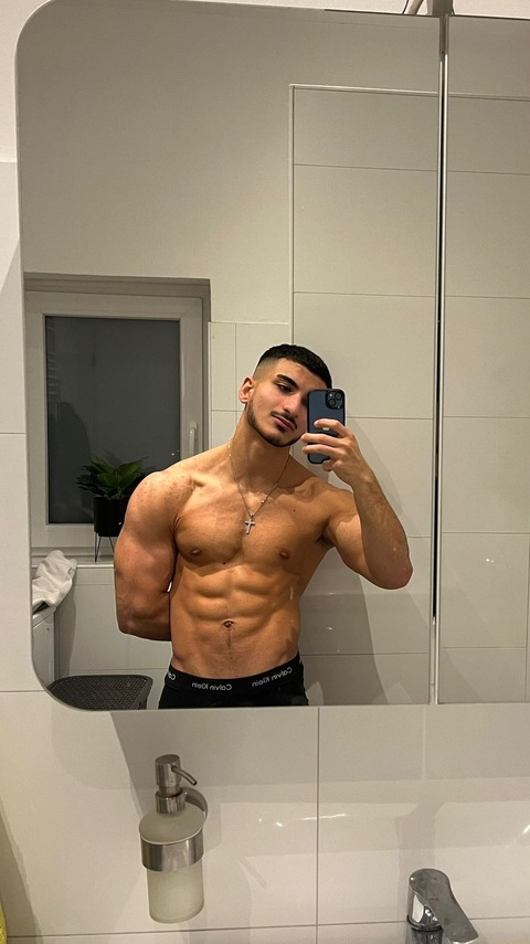 sargonakcn OnlyFans - Free Access to 32 Videos & 49 Photos Onlyfans Free Access