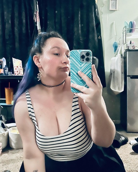 smokeyviolet96 OnlyFans - Free Access to 43 Videos & 81 Photos Onlyfans Free Access