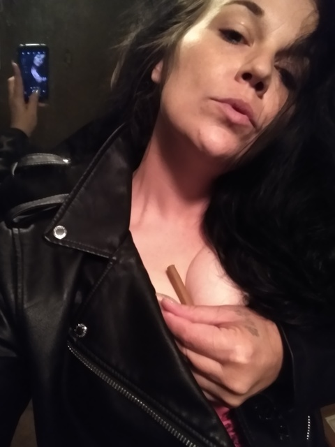 smokingwoman OnlyFans - Free Access to 57 Videos & 528 Photos Onlyfans Free Access