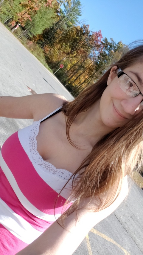 snowbell61199 OnlyFans - Free Access to 32 Videos & 49 Photos Onlyfans Free Access