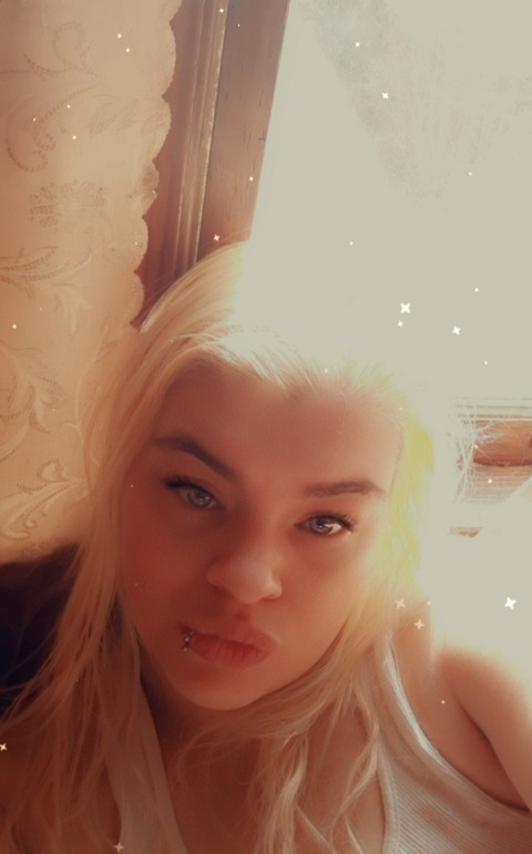 stonerqu33n420 OnlyFans - Free Access to 32 Videos & 49 Photos Onlyfans Free Access