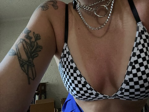 u264225362 OnlyFans - Free Access to 32 Videos & 49 Photos Onlyfans Free Access
