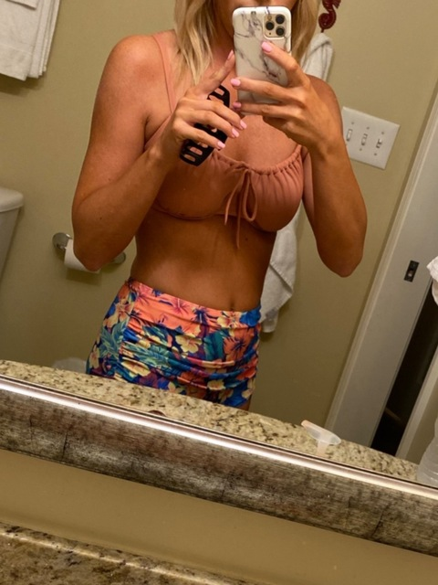 u283260411 OnlyFans - Free Access to 32 Videos & 49 Photos Onlyfans Free Access