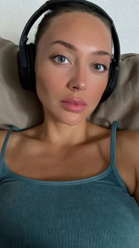 virginvivienne OnlyFans - Free Access to 32 Videos & 49 Photos Onlyfans Free Access