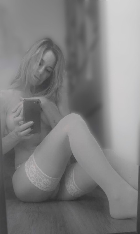 xcharlottetotax OnlyFans - Free Access to 32 Videos & 49 Photos Onlyfans Free Access