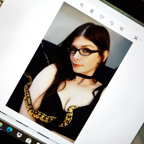 xxlunaravenxx OnlyFans - Free Access to 32 Videos & 217 Photos Onlyfans Free Access