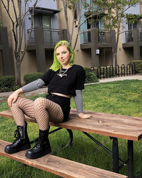 zo_queen OnlyFans - Free Access to 32 Videos & 294 Photos Onlyfans Free Access